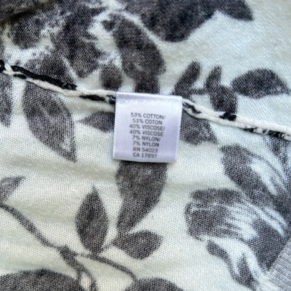 Banana Republic Sweater Floral Black and White Women’s Top size XSP